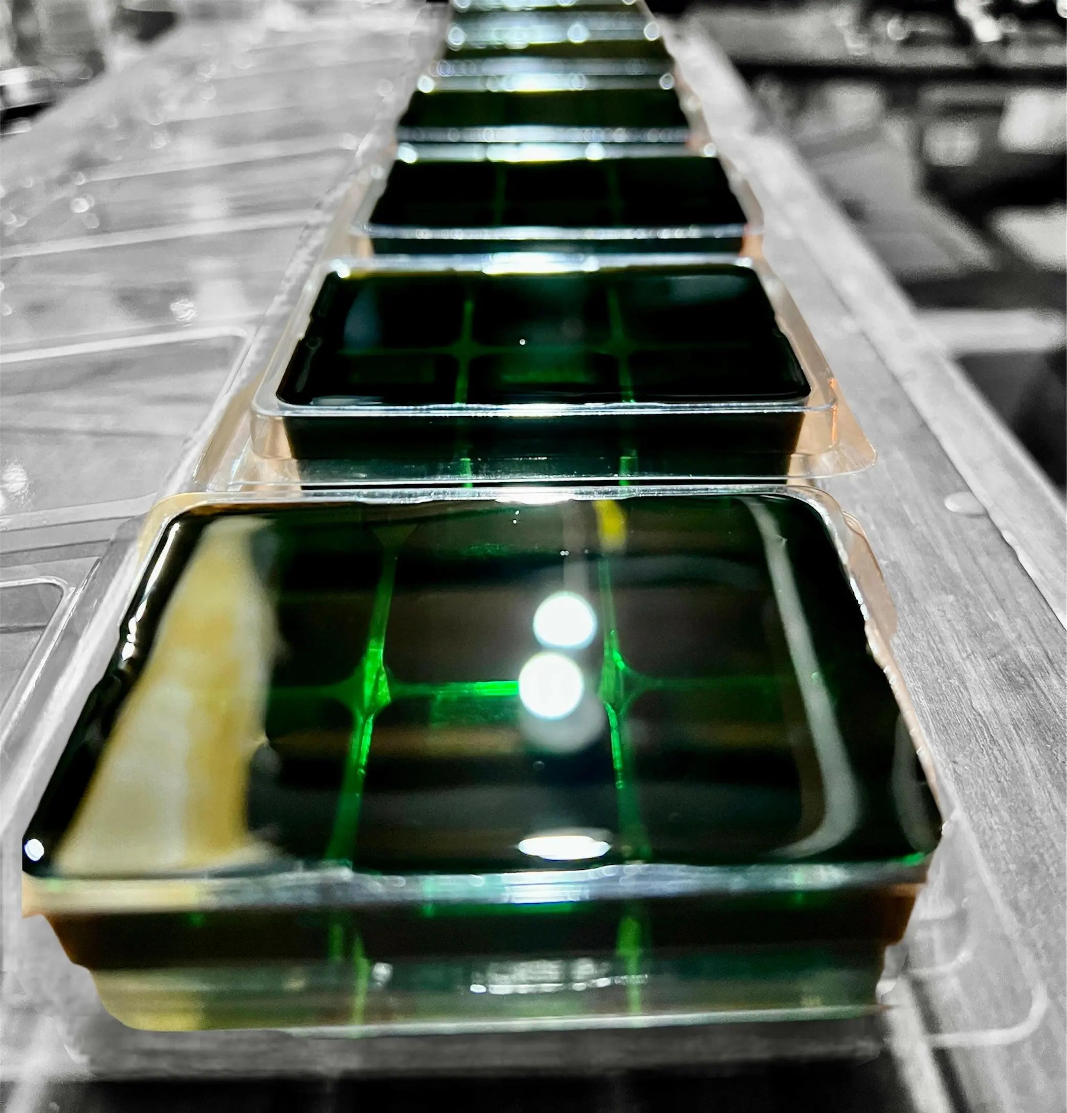 Buy Hand Poured Nontoxic Scented Soy Wax Melts online. Handmade in Ohio.